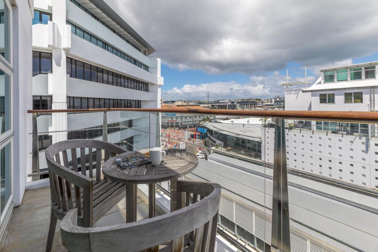 Stunning Waterfront Location With Huge Balcony! Apartman Auckland Kültér fotó